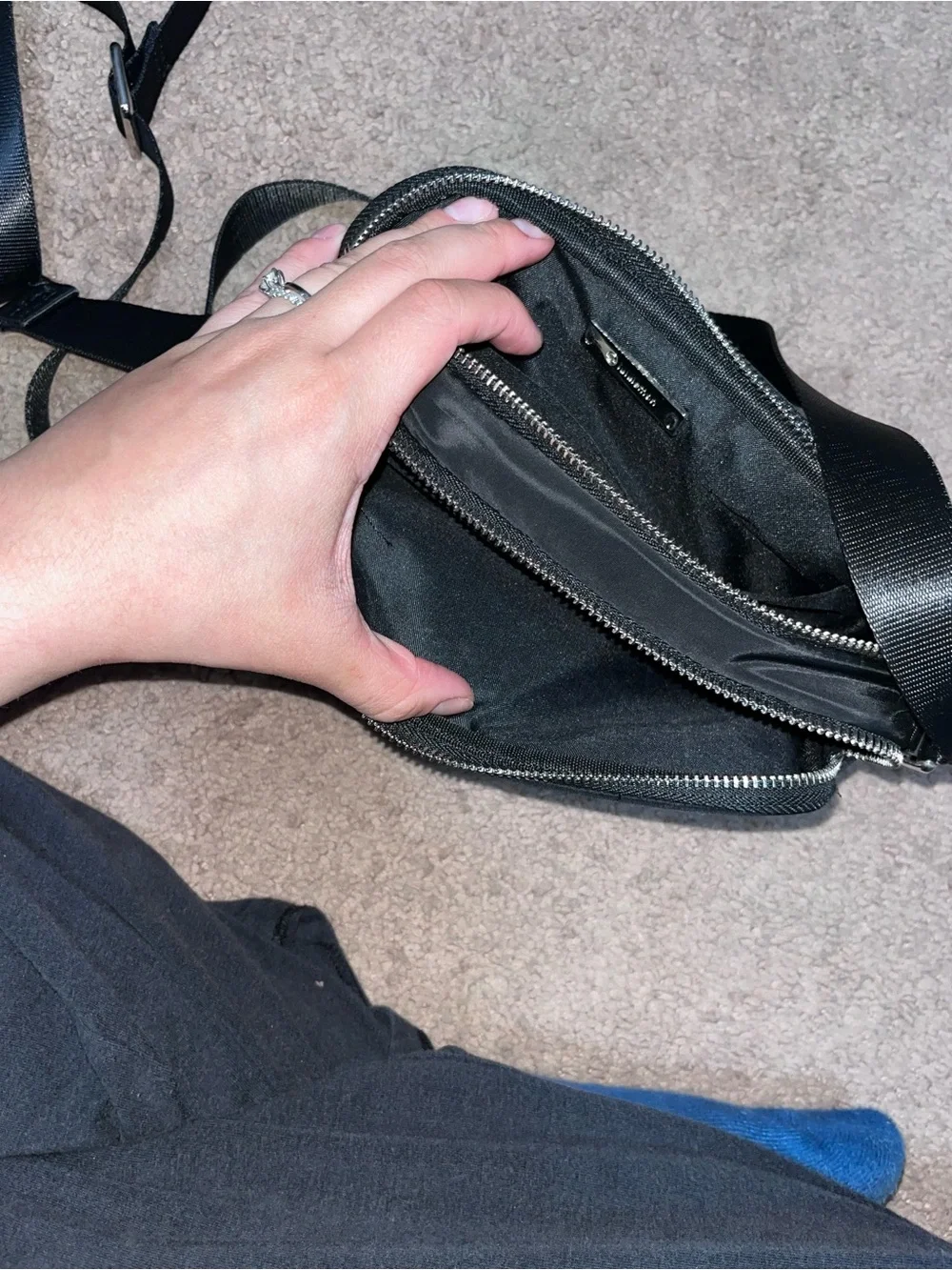 lululemon athletica Black Crossbody Camera Bag - Everyday Shoulder Bag - Picture 3 of 4